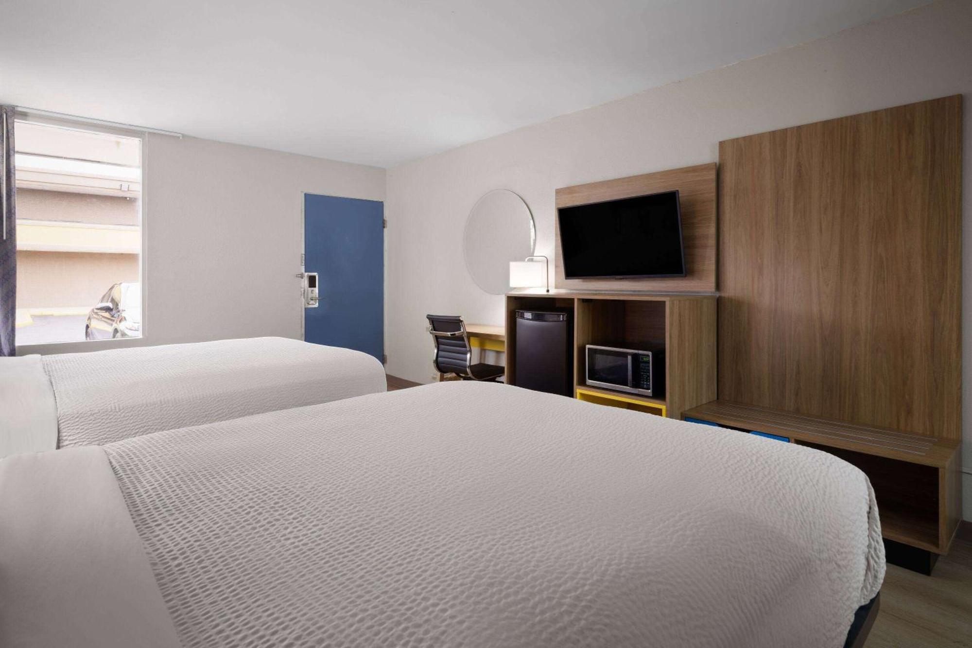 Days-Inn By Wyndham Montgomery I-85 Exteriör bild
