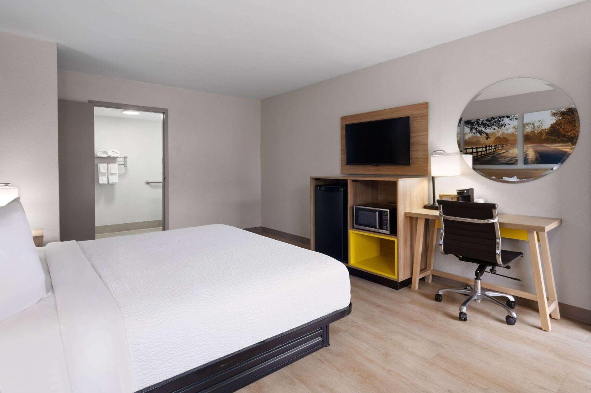 Days-Inn By Wyndham Montgomery I-85 Exteriör bild