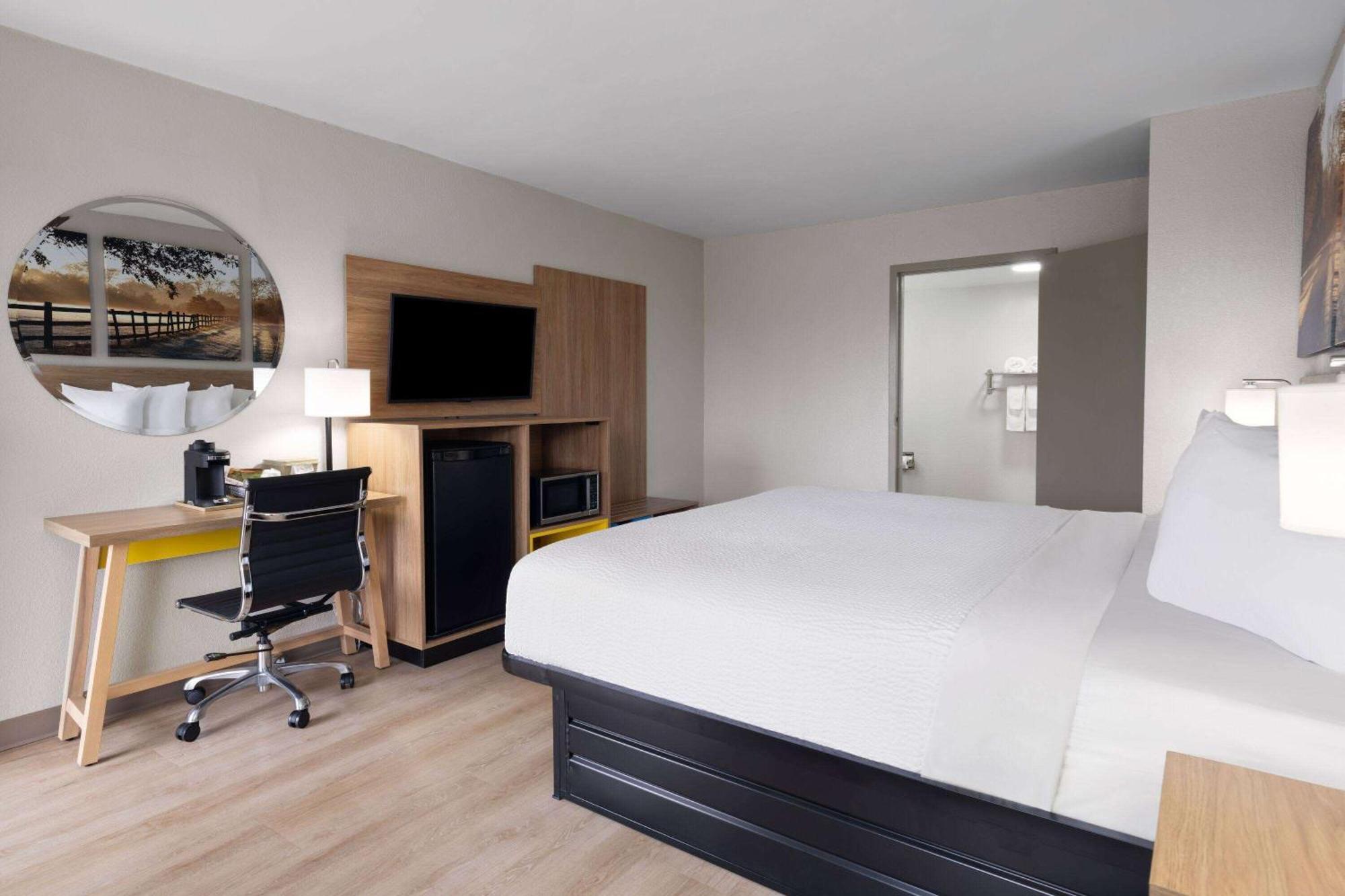Days-Inn By Wyndham Montgomery I-85 Exteriör bild