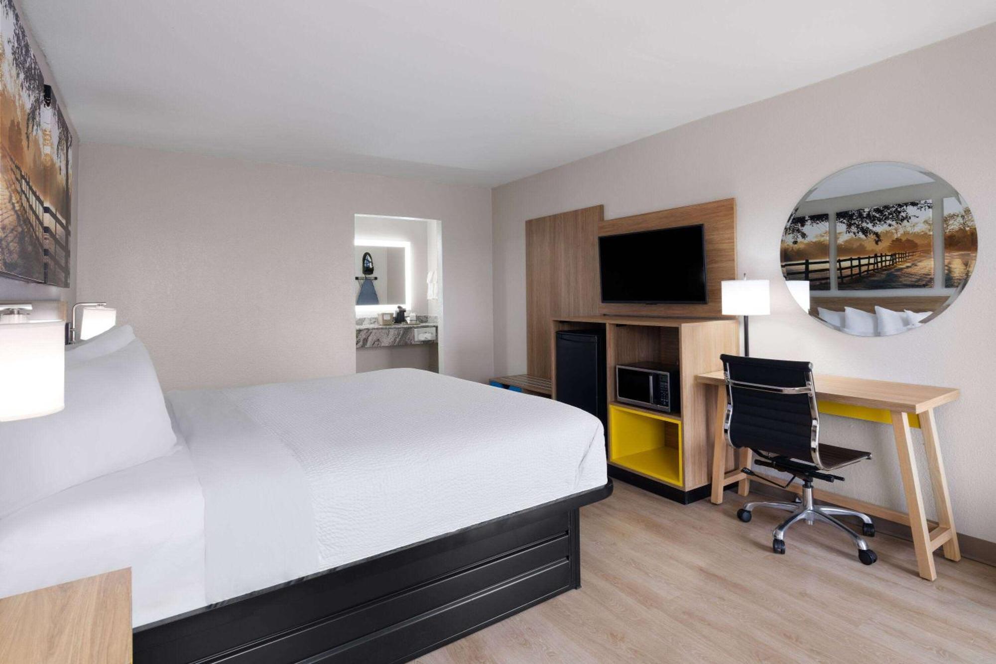 Days-Inn By Wyndham Montgomery I-85 Exteriör bild